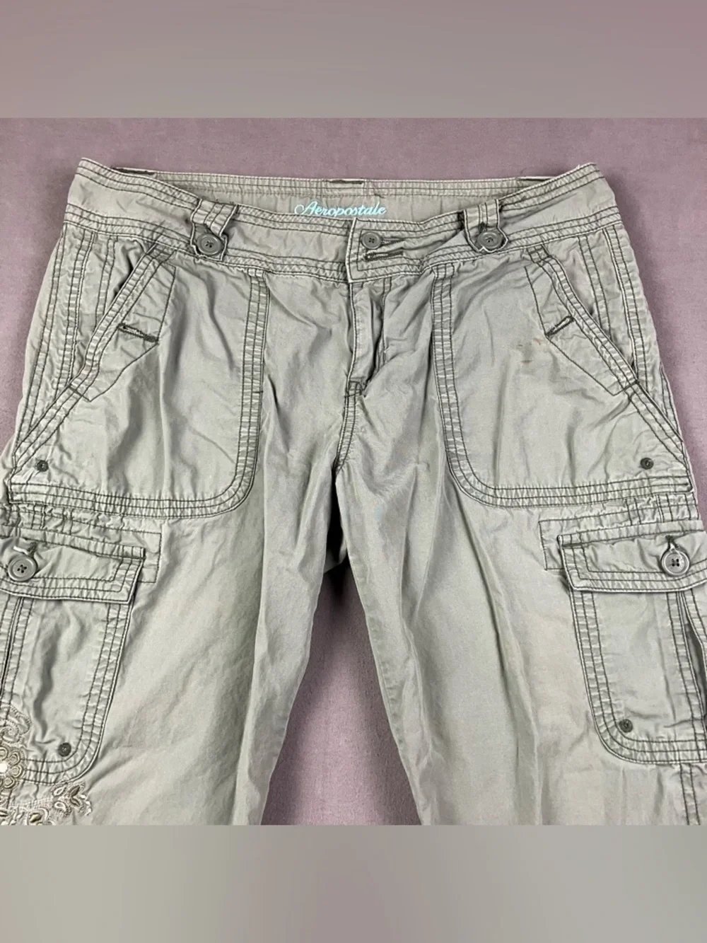 Y2K Aeropostale Women’s Cargo Capri Pants Size 11/12? Green Embroidered Flowers - Picture 5 of 14